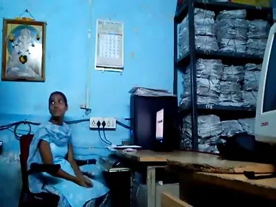 লাল চুলের বাঙালি বিএফ সেক্সি কিশোরী তার প্রতিবেশীকে চুদছে
