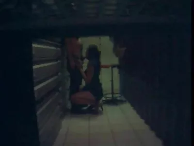 Busty স্বর্ণকেশী পাগলের মত বিএফ ভিডিও সেক্স deepthroating হয়