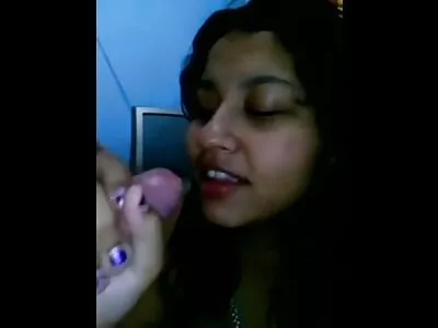 Pigtailed কিশোর তার নতুন বাংলা সেক্সি বিএফ রুমমেট পছন্দ